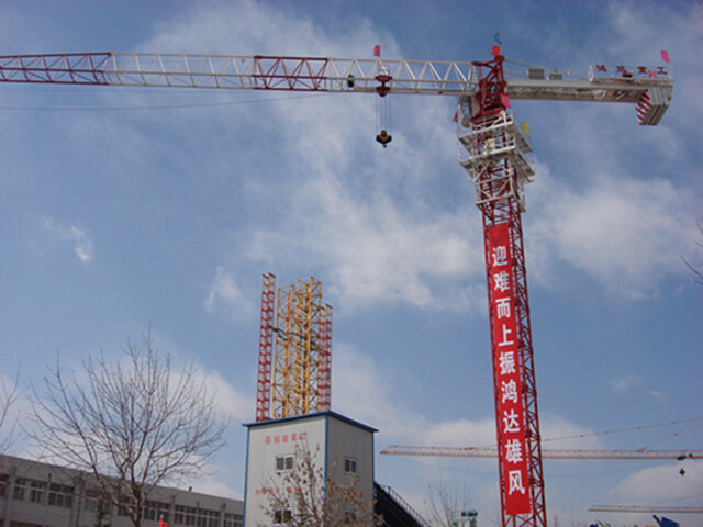 QTP100 (5515) Flat-Top Tower Crane