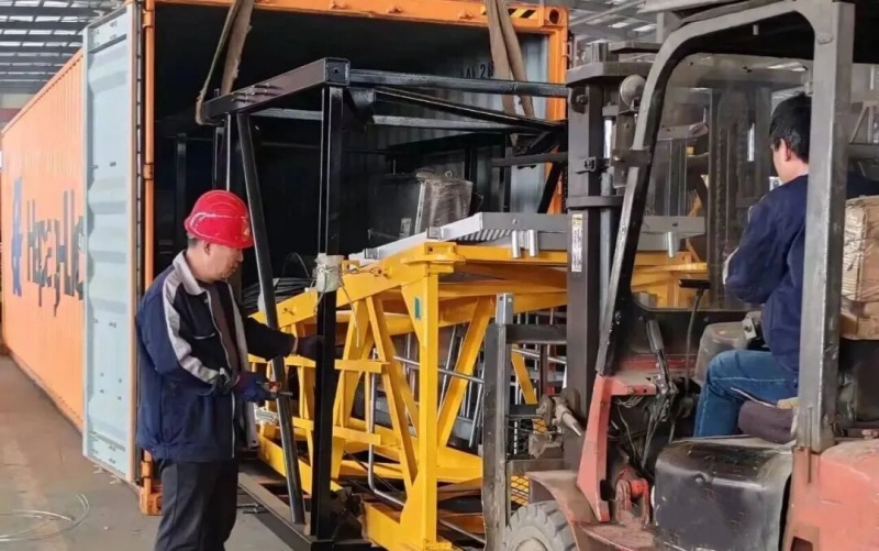 Hongda Heavy Industry QTZ63 (5013) tower crane exported to Ecuador