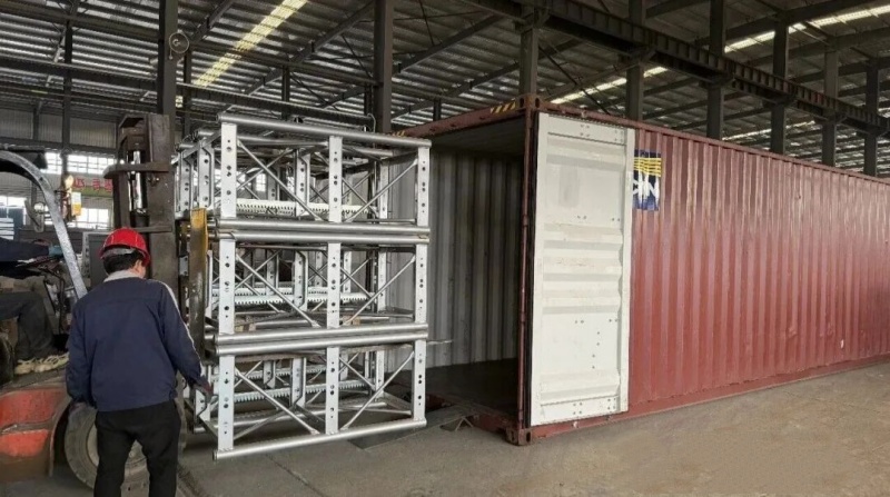 Hongda Group SC200P unmanned construction elevator sent to Taiwan