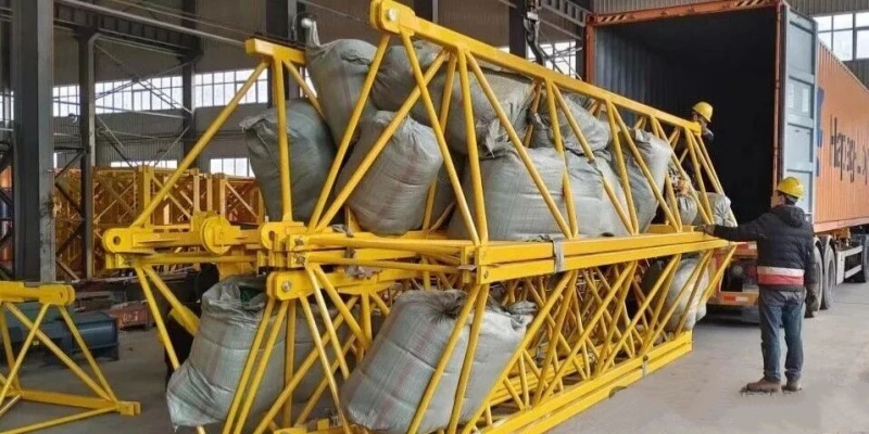 The HT63 (5013) tower crane produced by Shandong Hongda Heavy Industry Machinery Manufacturing Co., 