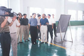 山东省委副书记姜大明到公司视察  （2004年8月）