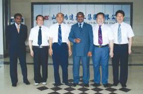 赞比亚驻华大使潘多•姆瓦佩及中阿贸促会领导考察公司（2009年8月）